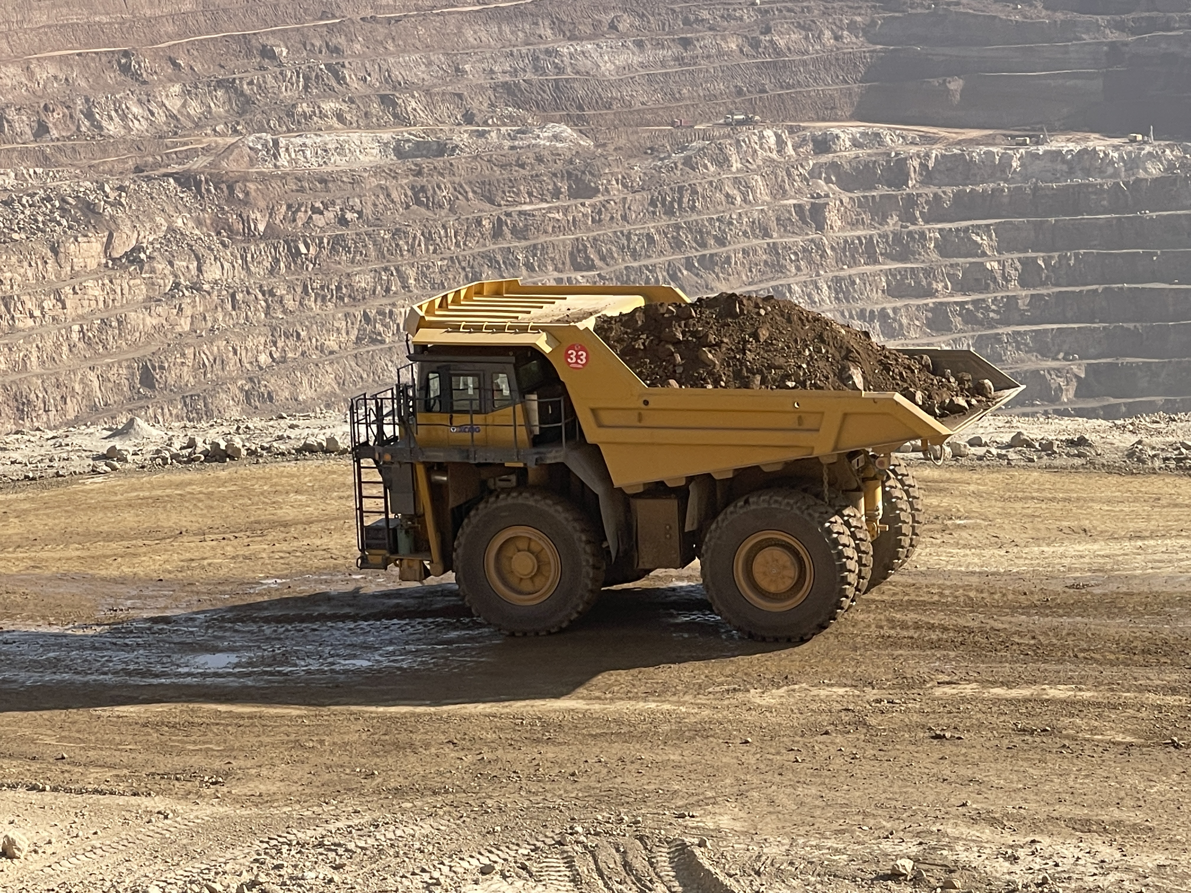 徐工XDE130双桥刚性矿车效能非凡！