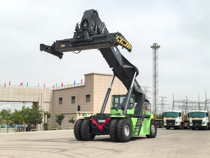 实力交付！徐工电动正面吊助力绿色“一带一路”