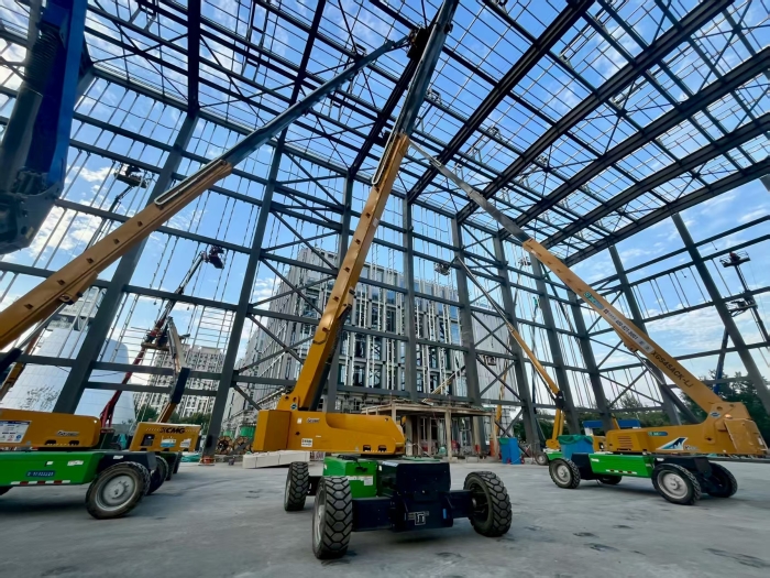 助力“中国智造”！徐工8台高米数电动直臂高空作业平台会战北京火箭大街