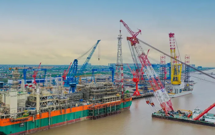 绿色航运 | 徐工塔机在东海之上展身手