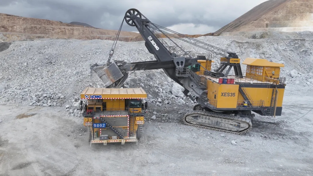 海拔5300米——雪域高原上演徐工高效采装传奇