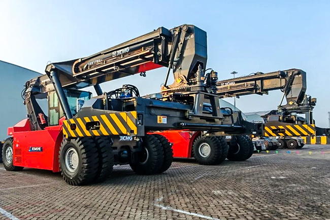 码头来了徐工“大家伙”！件杂货作业再添绿色动能