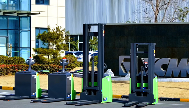 效率革命！鸿鹄系列仓储叉车助力仓储行业发展